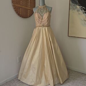 MacDuggal | Vintage Elegant Gold Halter Gown